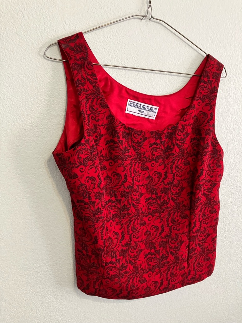 Jessica Howard Red Black Pattern Sleeveless Top